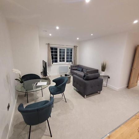 Luxury 2 Bed Apartment In The Heart Of Rochester Wainscot Экстерьер фото
