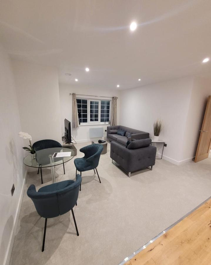 Luxury 2 Bed Apartment In The Heart Of Rochester Wainscot Экстерьер фото