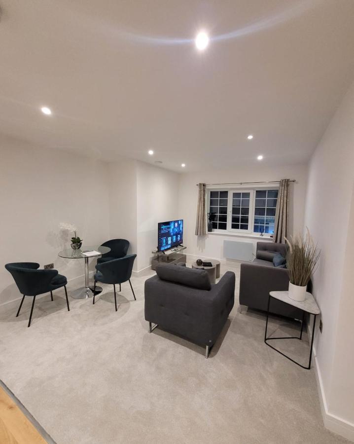 Luxury 2 Bed Apartment In The Heart Of Rochester Wainscot Экстерьер фото