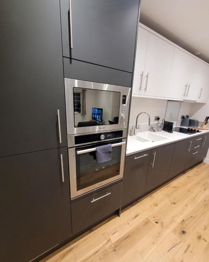 Luxury 2 Bed Apartment In The Heart Of Rochester Wainscot Экстерьер фото