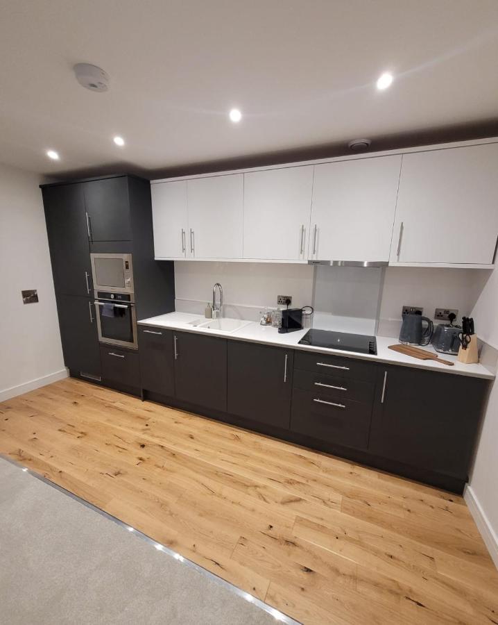 Luxury 2 Bed Apartment In The Heart Of Rochester Wainscot Экстерьер фото